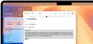 Un email abierto en la app Mail con todo el texto resaltado, junto a una ventana con la opción tono profesional seleccionada en la funcionalidad Herramientas de Escritura de Apple Intelligence